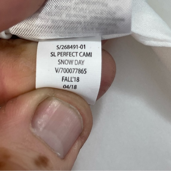 Banana Republic Ladies Summer Spaghetti Strap Top Basic V-Neck Sleeveless Satin - Picture 10 of 11